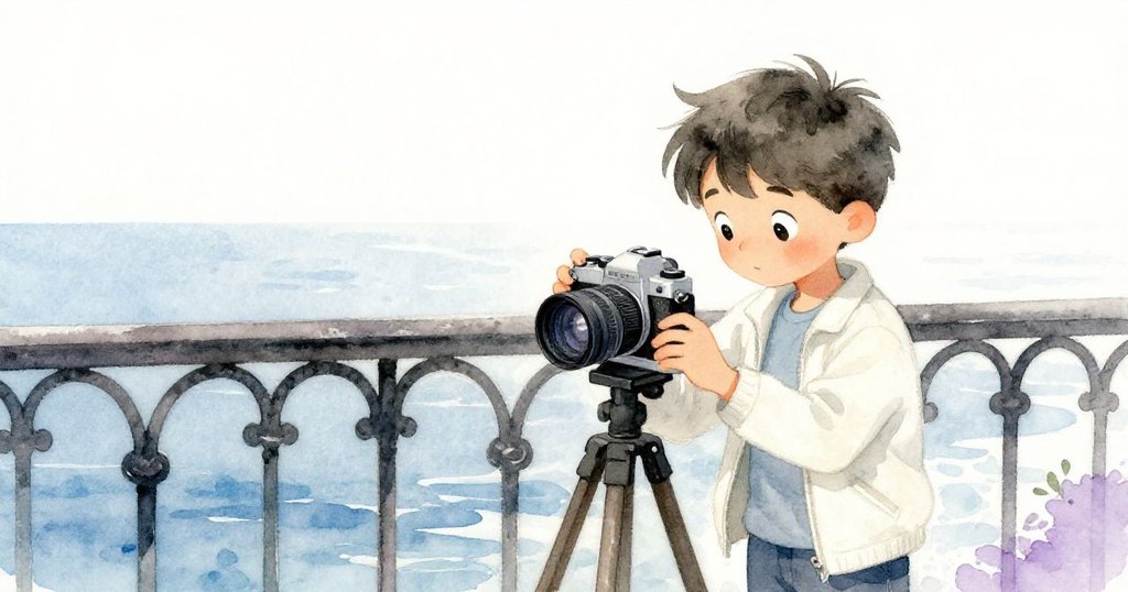 米洛仔細調整三腳架與相機,特寫展現他專注神情與鐵藝欄杆精美紋路,氛圍充滿歷史感