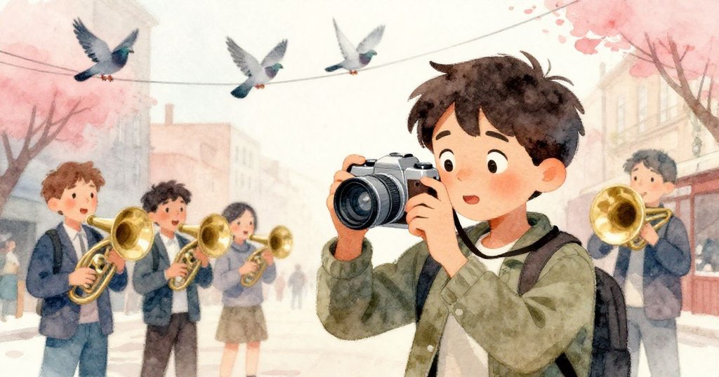 馬庫斯透過相機觀察銅管樂隊演奏與鴿子聚集，展現都市歷史與自然交融的多層次畫面。