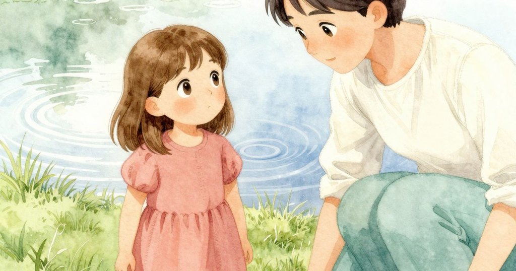 小水潭中倒映藍天青草，水面微波蕩漾，展示農村細膩自然之美，細節清新流動