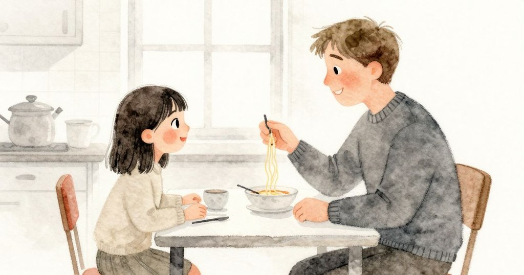 Ella 與大人相視微笑，大人說好吃，Ella 握著叉子夾起麵條，溫馨慶祝時刻。
